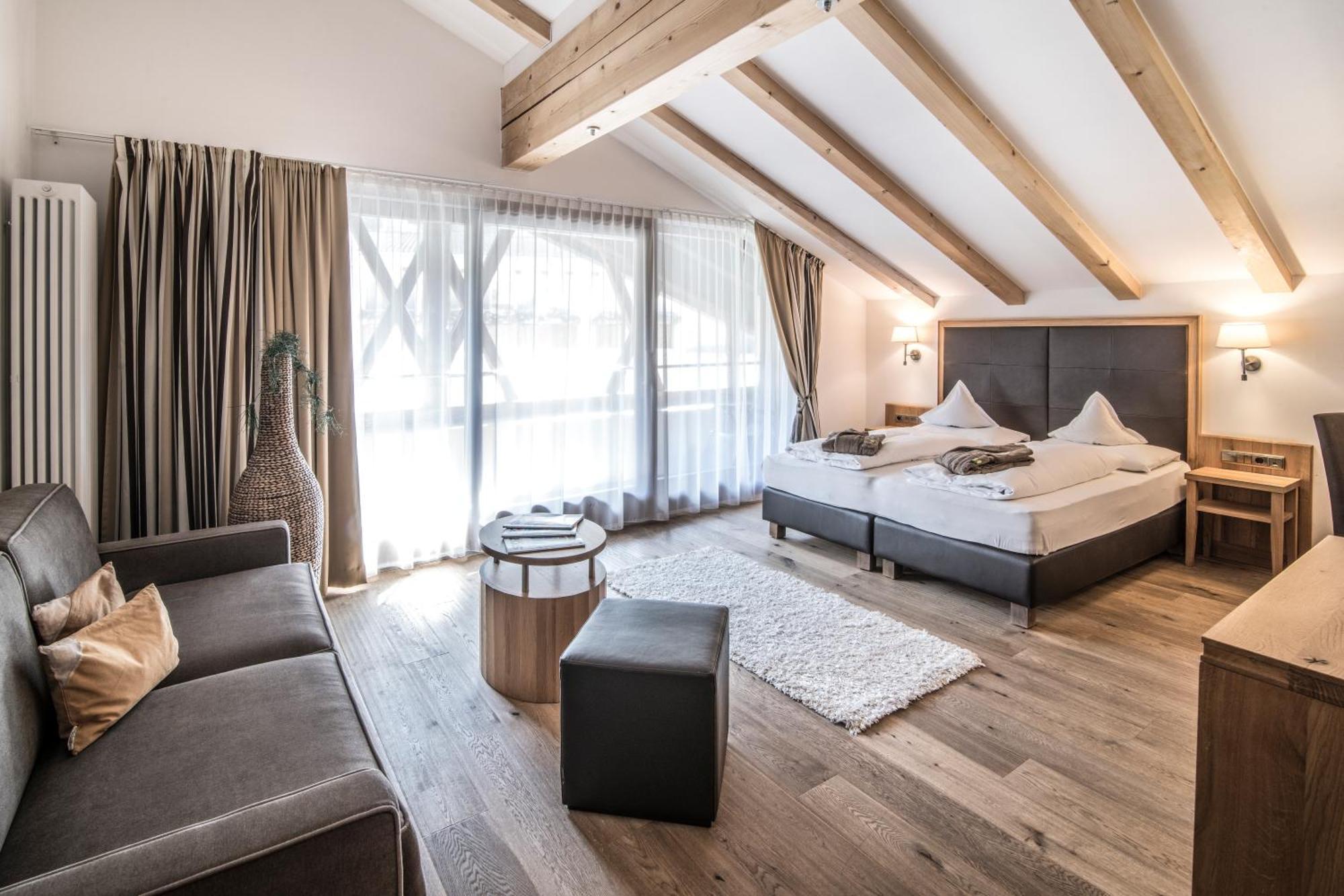 Double Room with Balcony,1607665357:JPEG